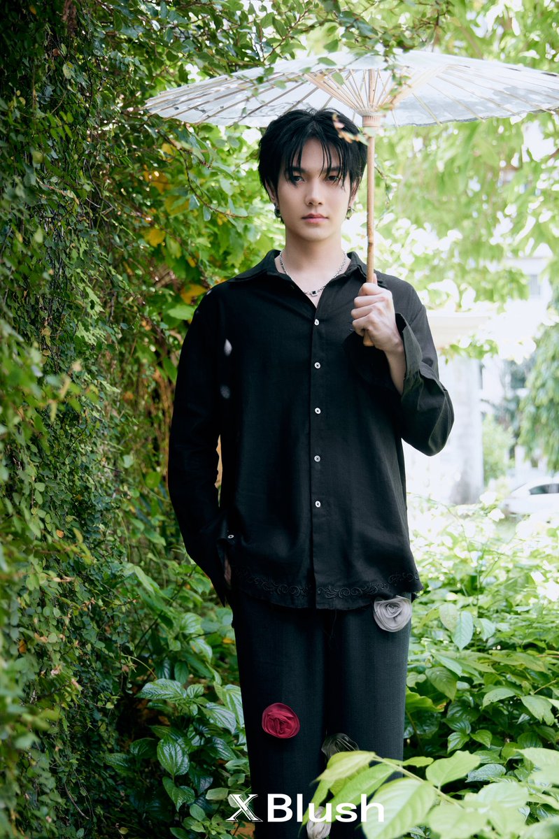 XblushM's tweet image. #Build金建成多巴胺封面大片
#Build金建成中国首封

还泛着鱼肚白的太阳从天际处缓慢升起，梦的精灵附耳告知：此刻正值黎明。@JakeB4rever 💙
XBlush Magazine&amp;amp;Build 配置公开，海报由你决定！

#xblushmagazinexbuild #BuildJakapan