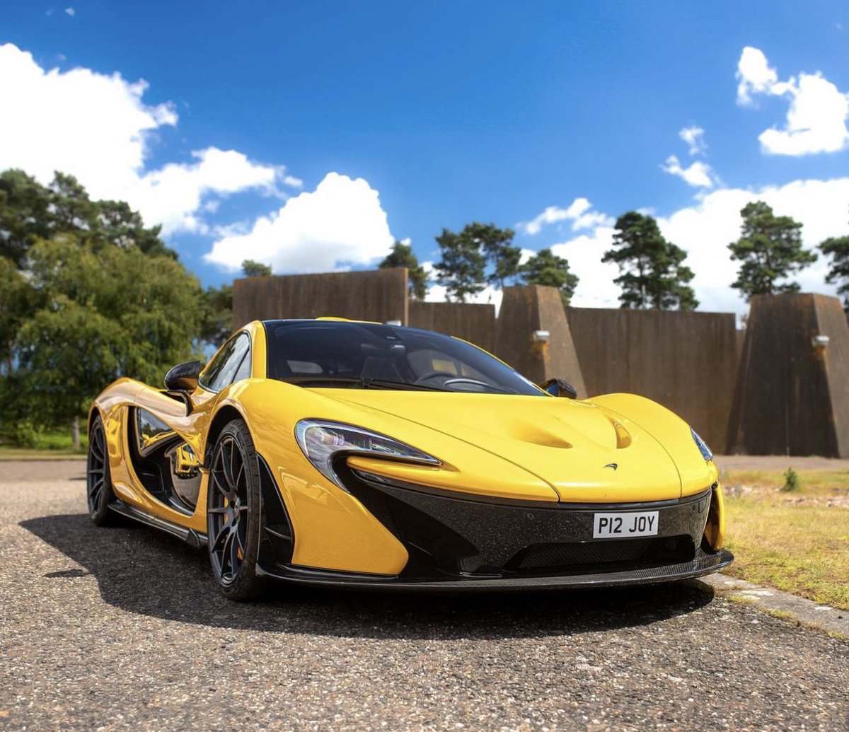 carpxrnpicx's tweet photo. McLaren P1 https://t.co/HVAyHcPy3M