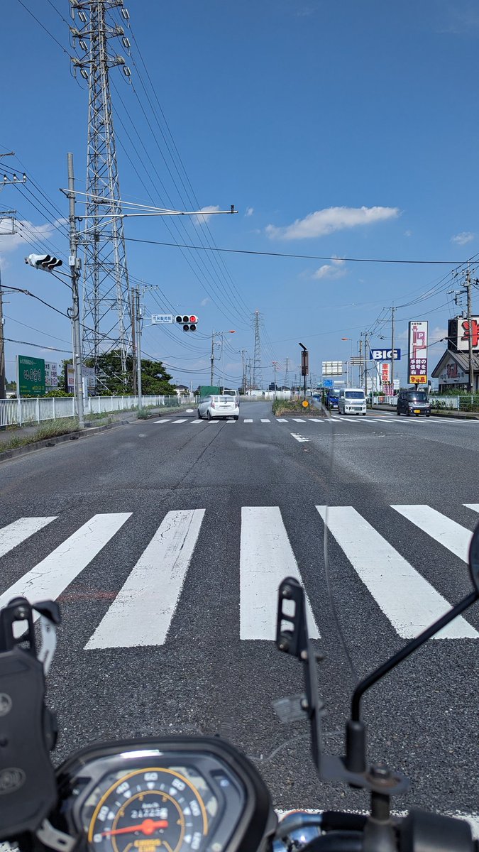 bonndo12's tweet photo. 走ったら涼しいやろって思ってバイク乗ったら熱風しか来なくて萎える。
ファンに熱風しか当てて貰えない夏場のCPUの気持ちわかったわ、今まで気づいてやれなくてごめんな。 https://t.co/cMawSqNymw