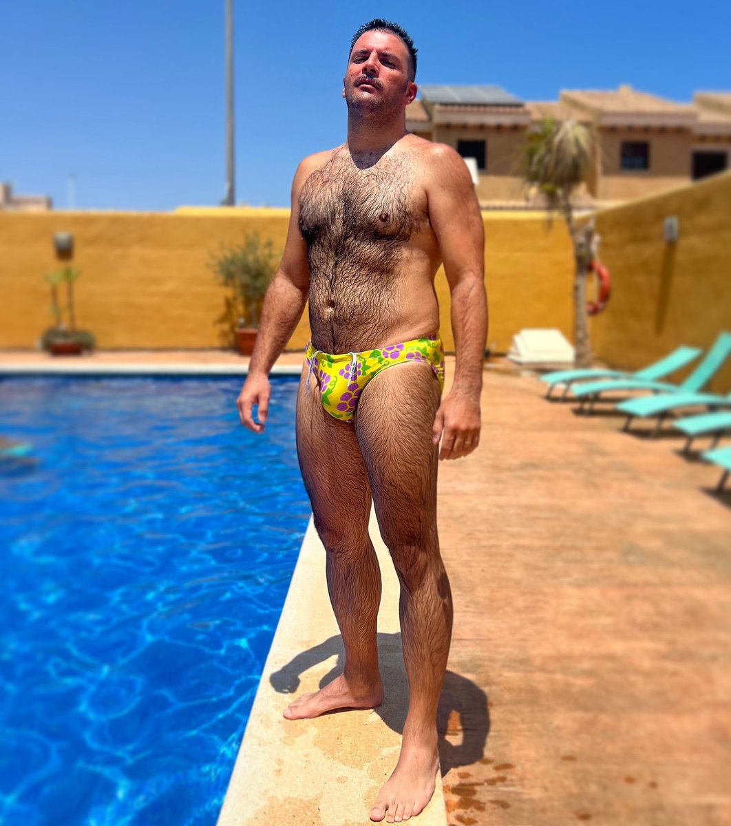 AmobCoke's tweet photo. Ya era hora de tener uno de los nuevos diseños de @psittacuswear con el corte nuevo.. a quien no le gusta un buen racimo de uvas.. https://t.co/EeZ4P7ZWN2