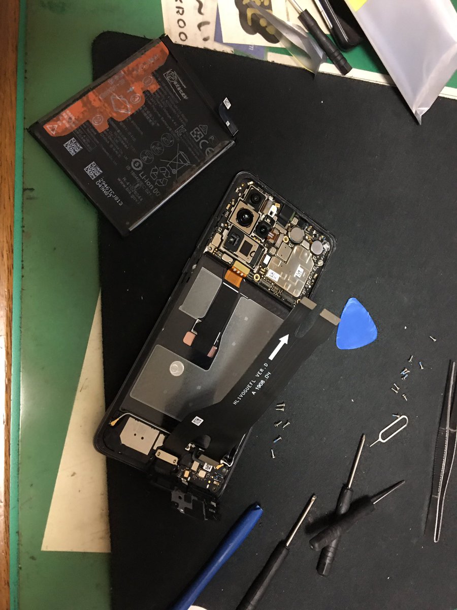 kawapon5050's tweet image. バッテリー交換しました。
文鎮になりました…😌
#android 
#Huawei 
#p30pro
#ライカカメラレンズ