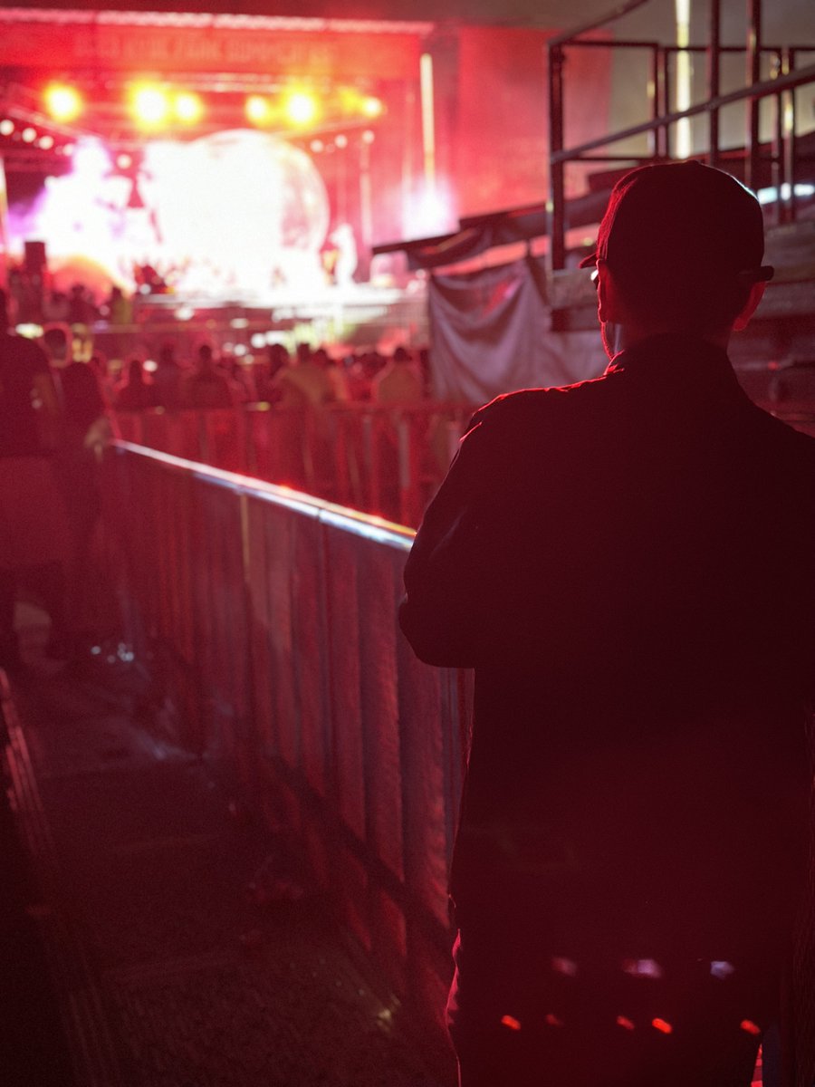 leehuffman's tweet photo. Flew out to Chicago (from Bellingham mind you) to see Clipse play their first complete, headlining set in (I think?) ~15 years. Grew up on these guys and spent the next decade listening to Neptunes-produced smackers after everyone else caught tf up. V v special for me. https://t.co/Q9yvVfjJ2l