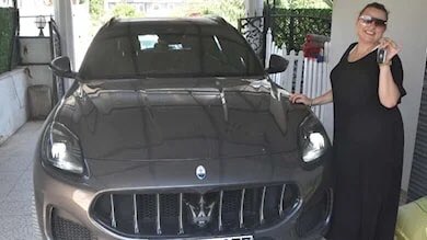 Av.bacağını kıran Polisin eşi 8,5 milyonluk Maserati’yi zayıflama çayı satarak almış
Mali Müşavir meslektaşlar en iyi siz bilirsiniz zayıflama çayı satan birisi 225 TL’ye aldığı ürünü kaç(X)TL’ye  satarak,ne kadar ciro(Y) yaparak ve ne kadar vergi ödeyerek(Z) ne kadar sürede alır