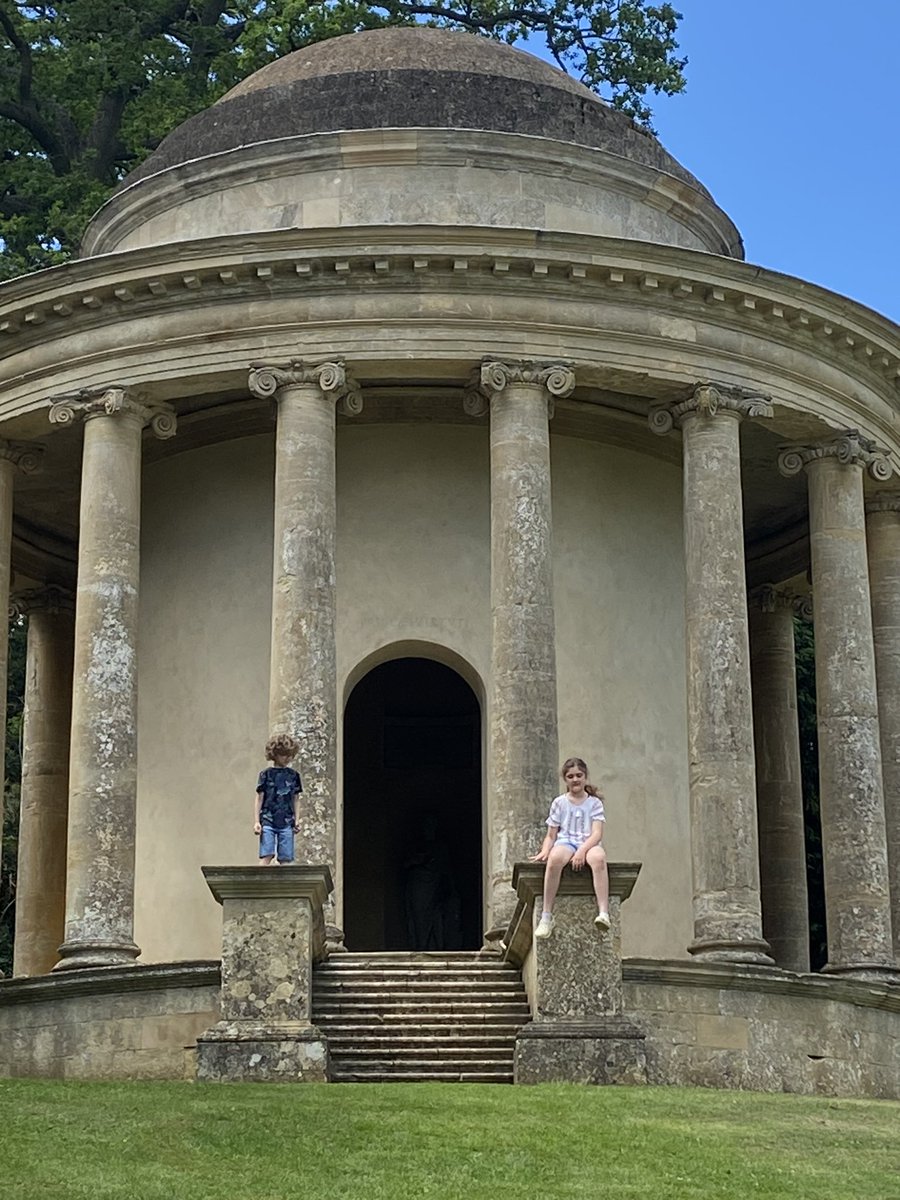 caffy07's tweet photo. @missfurneaux @MissDevlinLMS @mrGray_lms our senses walk took us to Stowe gardens. We saw herons, frogs, butterflies and birds. We smelt the beautiful flowers, blew dandelion clocks and touched the stone of the monuments. And then we tasted the lovely ice cream! https://t.co/LHzKm4Q9F1