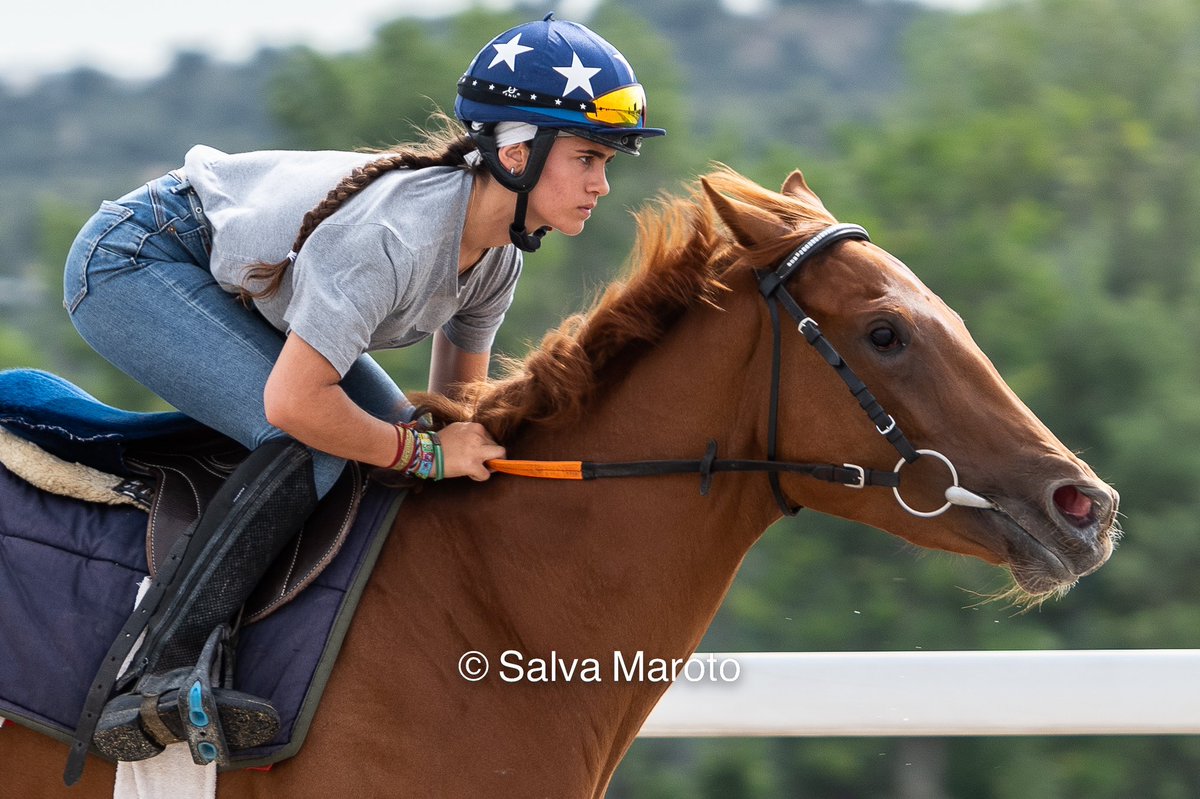 Hoy debuta <a href="/Daniela_rg5/">Daniela Rodriguez</a> , he tenido la suerte de verla empezar y escuchar los consejos que le han dado sus padres. Ambos pasaran un día especial hoy y todos los que hemos estado en familia en su cuadra, también. 
<a href="/Nieves07garcia/">nieves garcia</a> 
<a href="/JorgeAn12117497/">Jorge Antonio Rodriguez Esteban</a>
