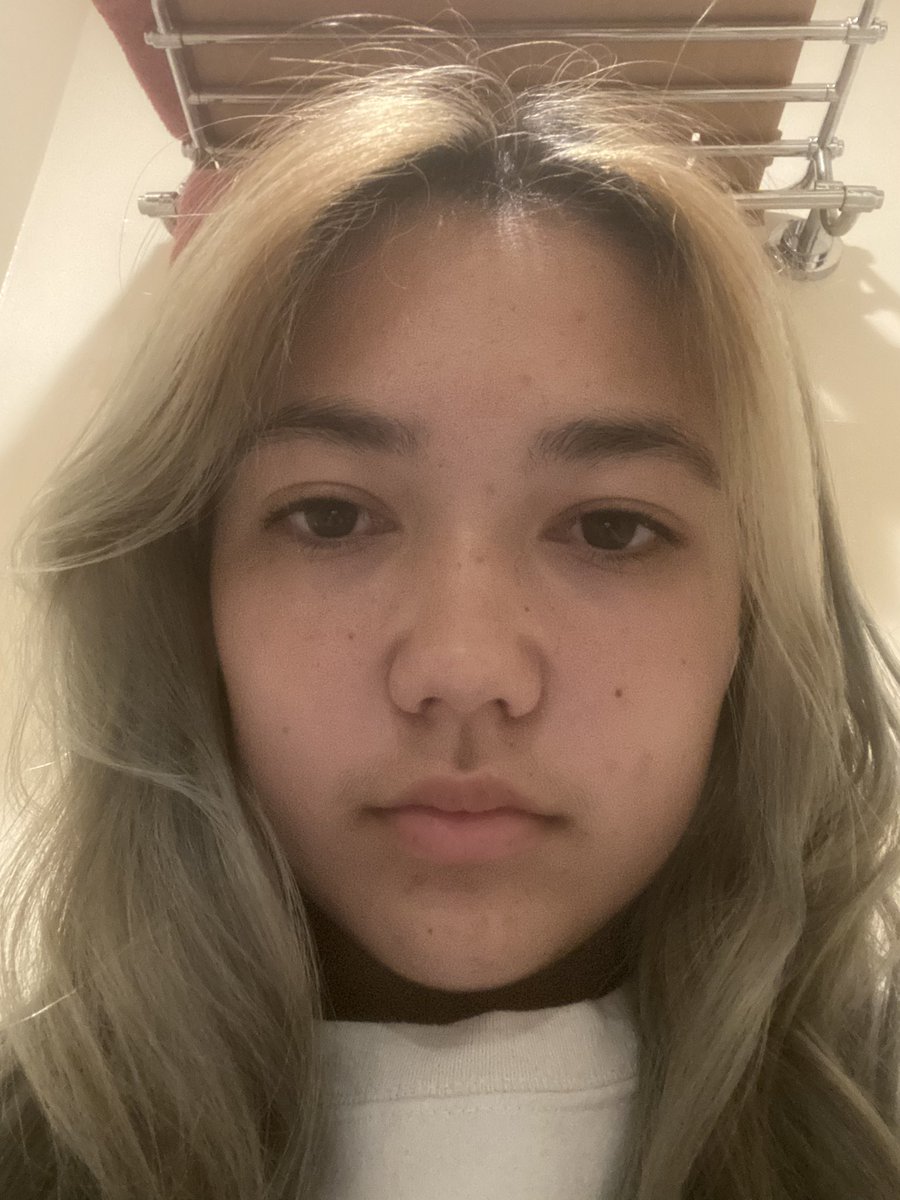 sofiahatesfeet's tweet photo. can you guys please be honest do we look alike https://t.co/j1garYPdYn