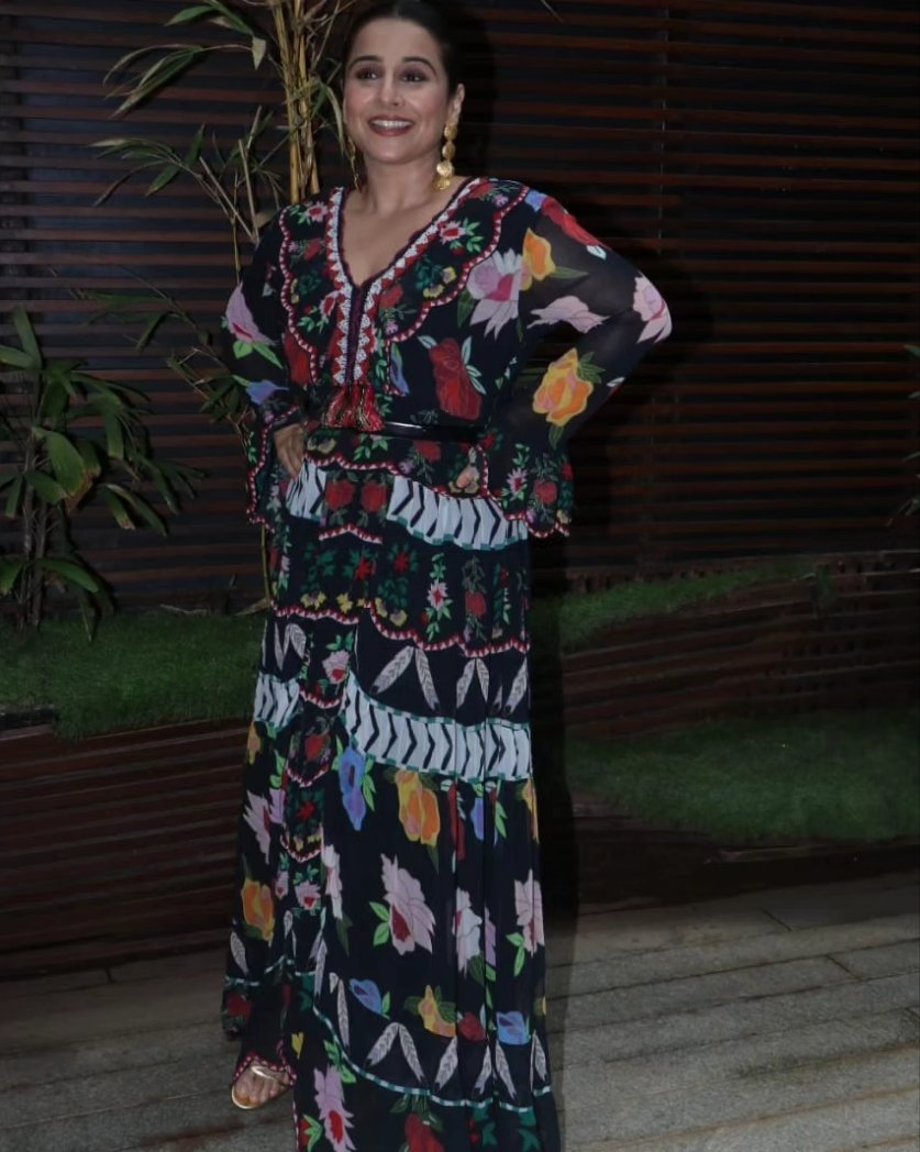 Vidya Balan clicked at an event at Estella, Juhu
 
<a href="/BalanVidya/">Vidya Balan</a> #vidyabalan

Follow 👉 @bollywoodcouch 

#bollywoodcouch

#vidyabalan #vidyabalanhot #vidyabalanfans #mumbaigirls #saraalikhan #manushichillar #manushichhillar7 #vidyabalanlovers #vidyabalansexy #vidyabalanfan