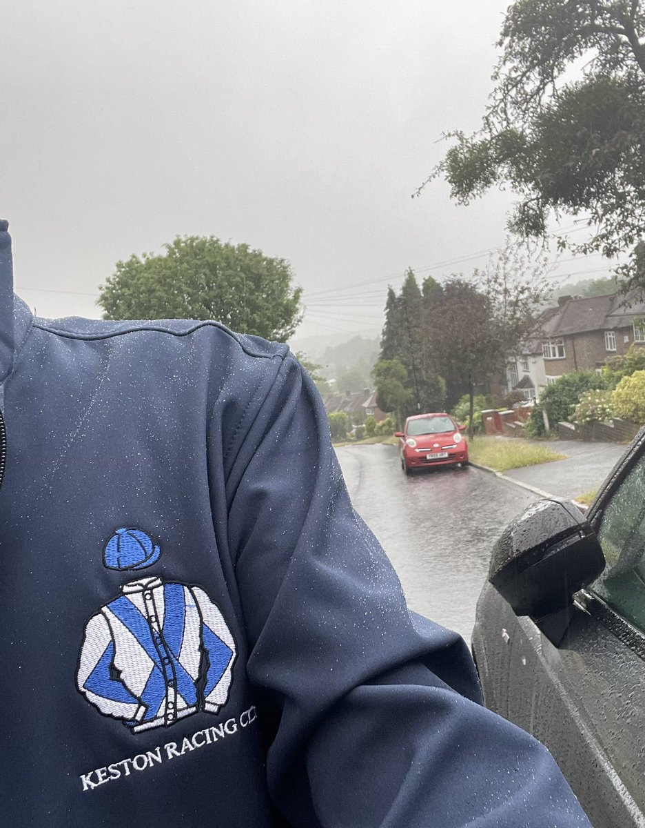 A change in going conditions this morning so a run out for the <a href="/ClubKeston/">Keston Racing Club</a> raincoat! 🌧️🏇
