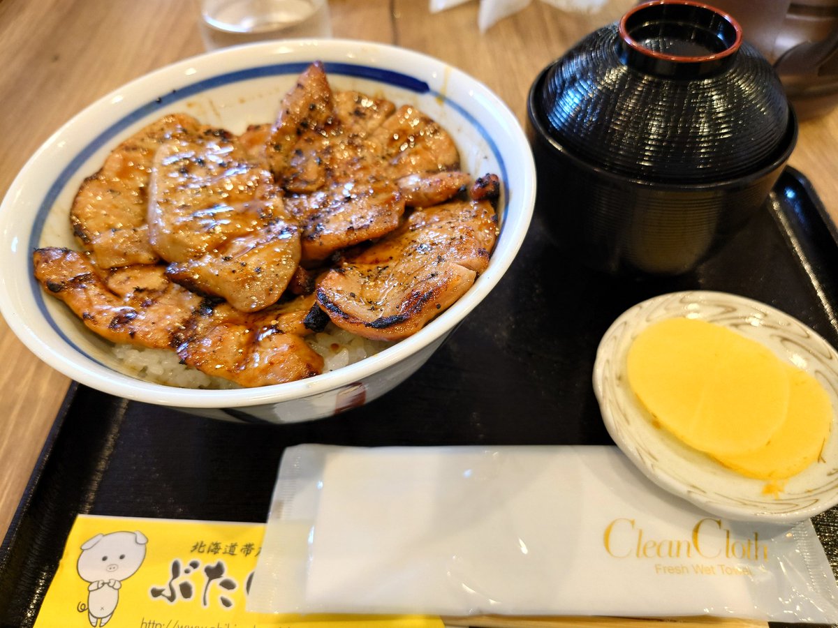 kira_gt's tweet photo. 帯広出張ももうすぐ終わりなので、お昼は豚丼!
ヒレの豚丼は初めて! https://t.co/1tnHj35R98