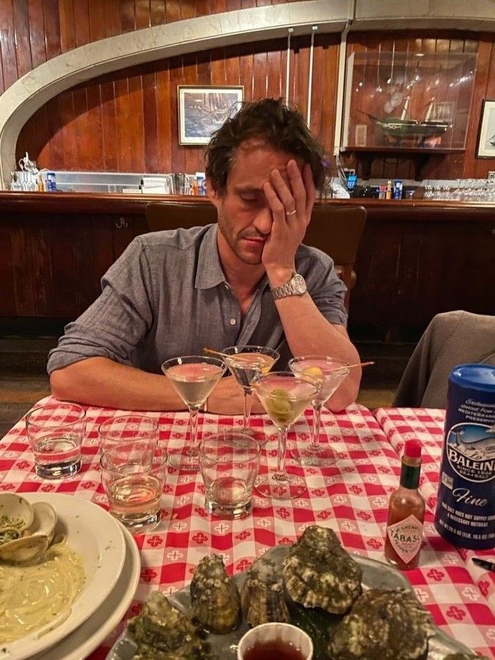 imagine you’re on a date with Hugh Dancy and he does this