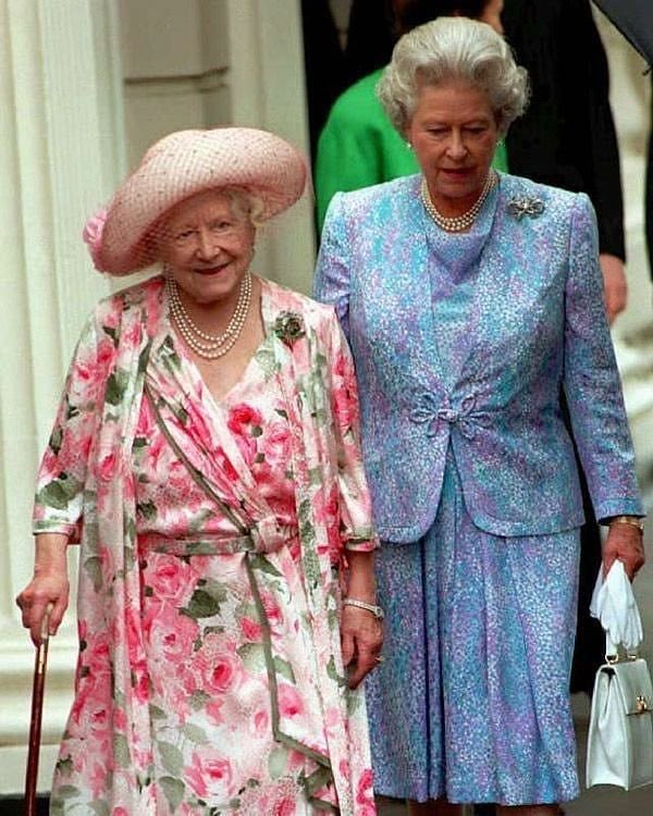 Queen Elizabeth II and the Queen Mother in 1997. 

#QueenElizabethII