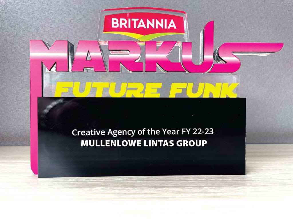 MullenLowe Lintas Group (@mllintasgroup) on Twitter photo Experiencing immense pride!
Thank you Team <a href="/BritanniaIndLtd/">Britannia Industries Limited</a> for bestowing the honour to #LoweLintas Bengaluru as the #CreativeAgencyofTheYear award at the grand #BritanniaAnnualMarketingAwards in nama Bengaluru!
<a href="/realvarunberry/">Varun Berry</a> #RajKohli <a href="/doshiamitk/">Amit Doshi</a> #Subbu <a href="/mullenloweus/">MullenLowe U.S.</a> Experiencing immense pride!
Thank you Team <a href="/BritanniaIndLtd/">Britannia Industries Limited</a> for bestowing the honour to #LoweLintas Bengaluru as the #CreativeAgencyofTheYear award at the grand #BritanniaAnnualMarketingAwards in nama Bengaluru!
<a href="/realvarunberry/">Varun Berry</a> #RajKohli <a href="/doshiamitk/">Amit Doshi</a> #Subbu <a href="/mullenloweus/">MullenLowe U.S.</a>