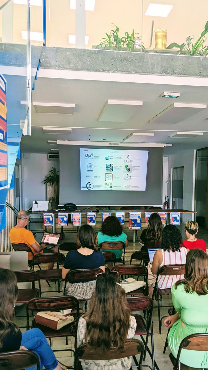 #fabbricàperstudià hier à Bastia  tables rondes autour des #communs du #faire avec <a href="/TiersLieuxEdu/">TiersLieuxEdu</a>  <a href="/Canope_2B/">Canope Corse 2B</a> <a href="/ContactDaLocu/">Dà Locu</a>  #ecombox <a href="/LyceeNicoli/">Lycée Professionnel Jean Nicoli</a>  merci à toutes et à tous pour votre participation ! Et ça continue aujourd'hui à Corte avec la formation <a href="/materiel_peda/">Je Fabrique Mon Matériel Pédagogique</a> <a href="/accorse/">Académie de Corse</a>