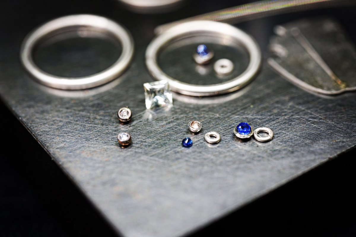 next…
with small gems

#jewelry 
#handmadejewelry 
#artjewelry 
#jewelrymaking 
#tambasasayama 
#yujiishii