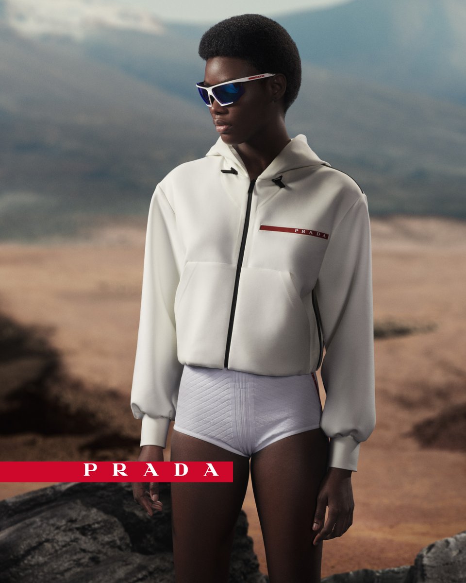 The Spring/Summer 2023 Prada Linea Rossa line strikes a balance between organic and synthetic tech, creating pieces that adapt to
cityscapes, wildernesses, and the climates of today. 
tinyurl.com/y7yefp3s.

#PradaLineaRossa
#Prada