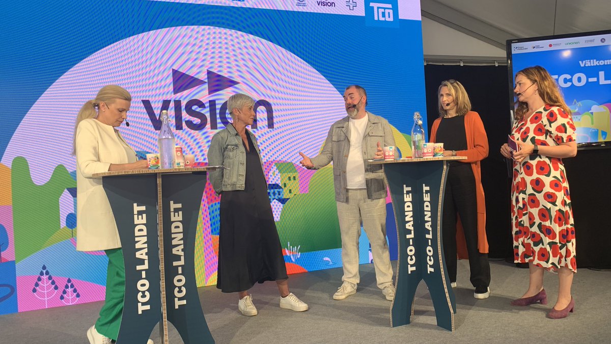 Regeringen lovat att leverera en ny socialtjänstlag. Det ser vi fram emot. Tilliten minskar till socialtjänsten samtidigt kommer en angiverilag att rullas ut. Det krockar. <a href="/vision_fack/">Vision</a> <a href="/ElnaVeronica/">Veronica Magnusson</a> <a href="/lundhsammeli/">Fredrik LundhSammeli</a> <a href="/SKRsocialtjanst/">SKR Socialtjänst</a> <a href="/moderaterna/">Moderaterna</a>