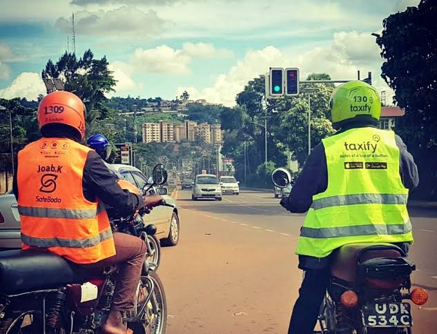 There is no policy that this gov't starts and implements successfully. The reflector jackets on the boda bodas was a good idea that lost steam. Now we are headed for digital number plates. Maybe those who bring up these things are after smiling to the bank and not proper services