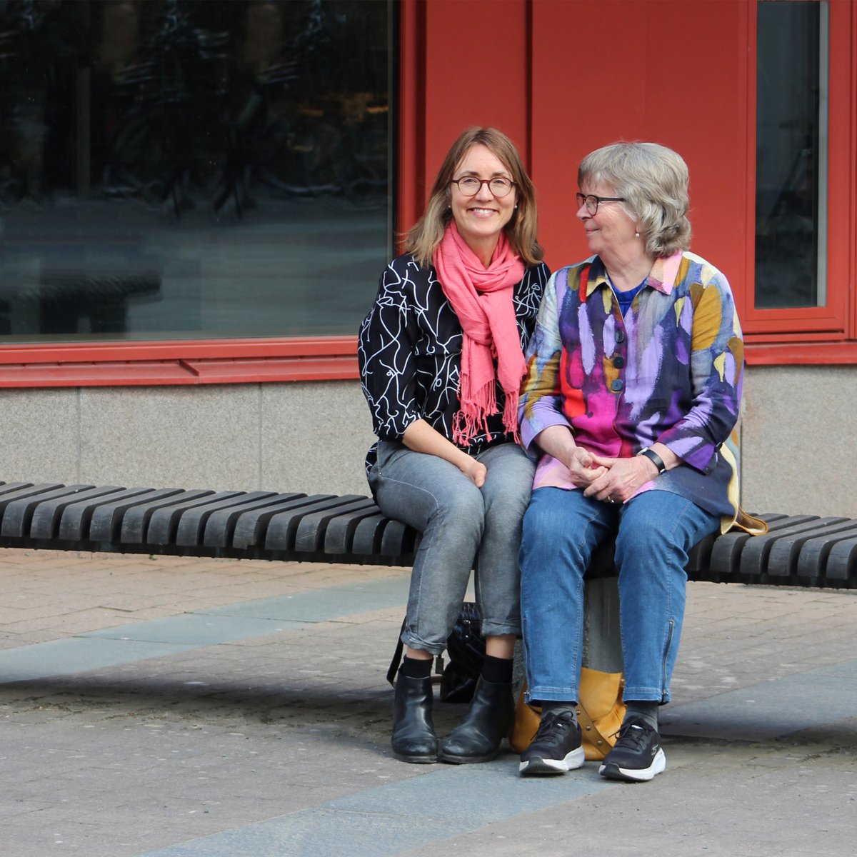 Nu finns brev nr 5 och 6 i brevväxlingen mellan <a href="/CeciliaBjursell/">Cecilia Bjursell</a> och Bodil Jönsson att lyssna på. Om något av allt det fina som ryms i att bli gammal: redcircle.com/shows/d721b825… 

#livslångtlärande #äldreslärande #podd