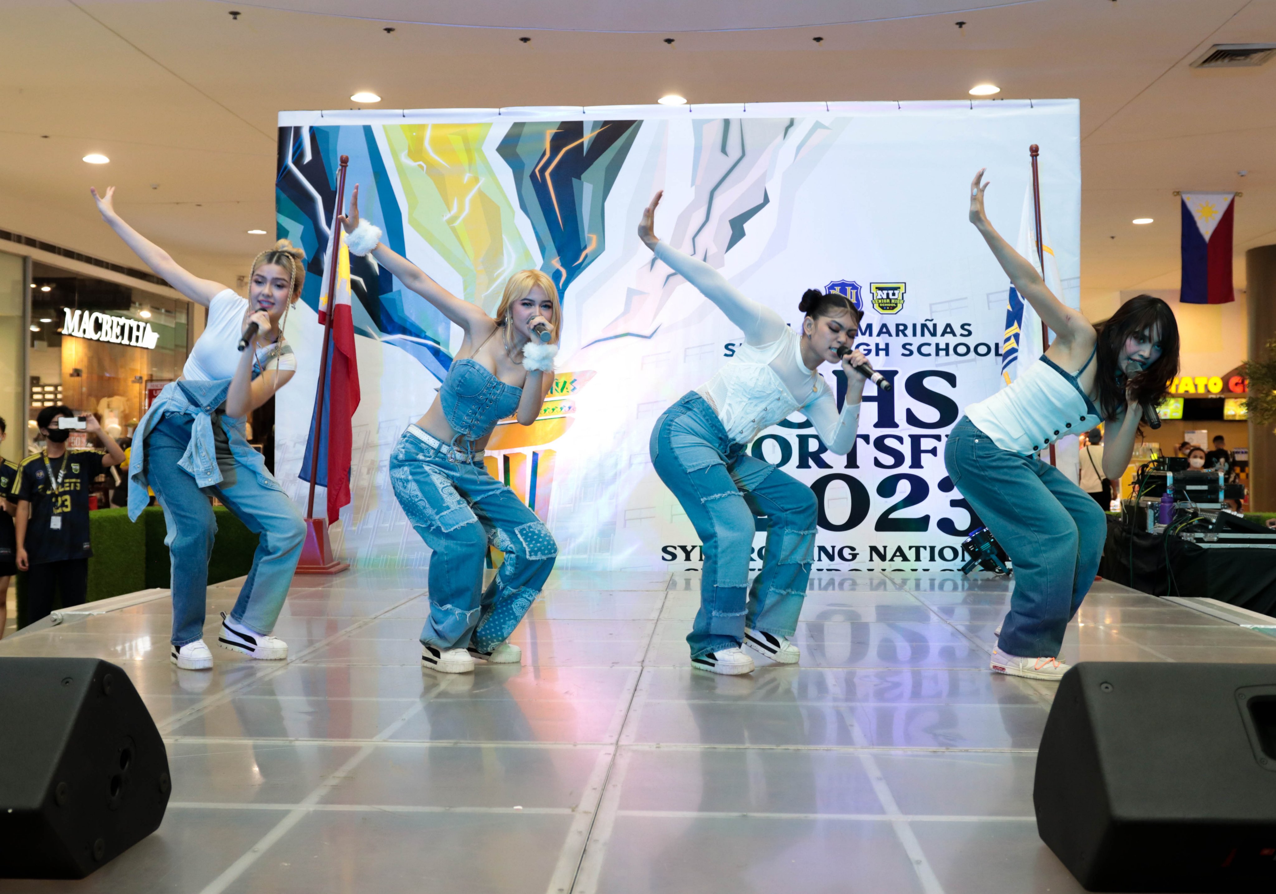 FzxXt59aYAADOE5?format=jpg&name=4096x4096