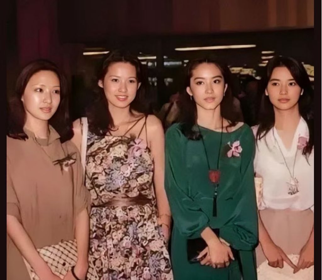 VT_BNB's tweet photo. 这四位，这颜值，这气质，满足了我对于古典美女所有的幻想。

胡茵梦、周丹薇、林青霞、胡慧中，名副其实的台湾四大美女。 https://t.co/8396yd1jPp