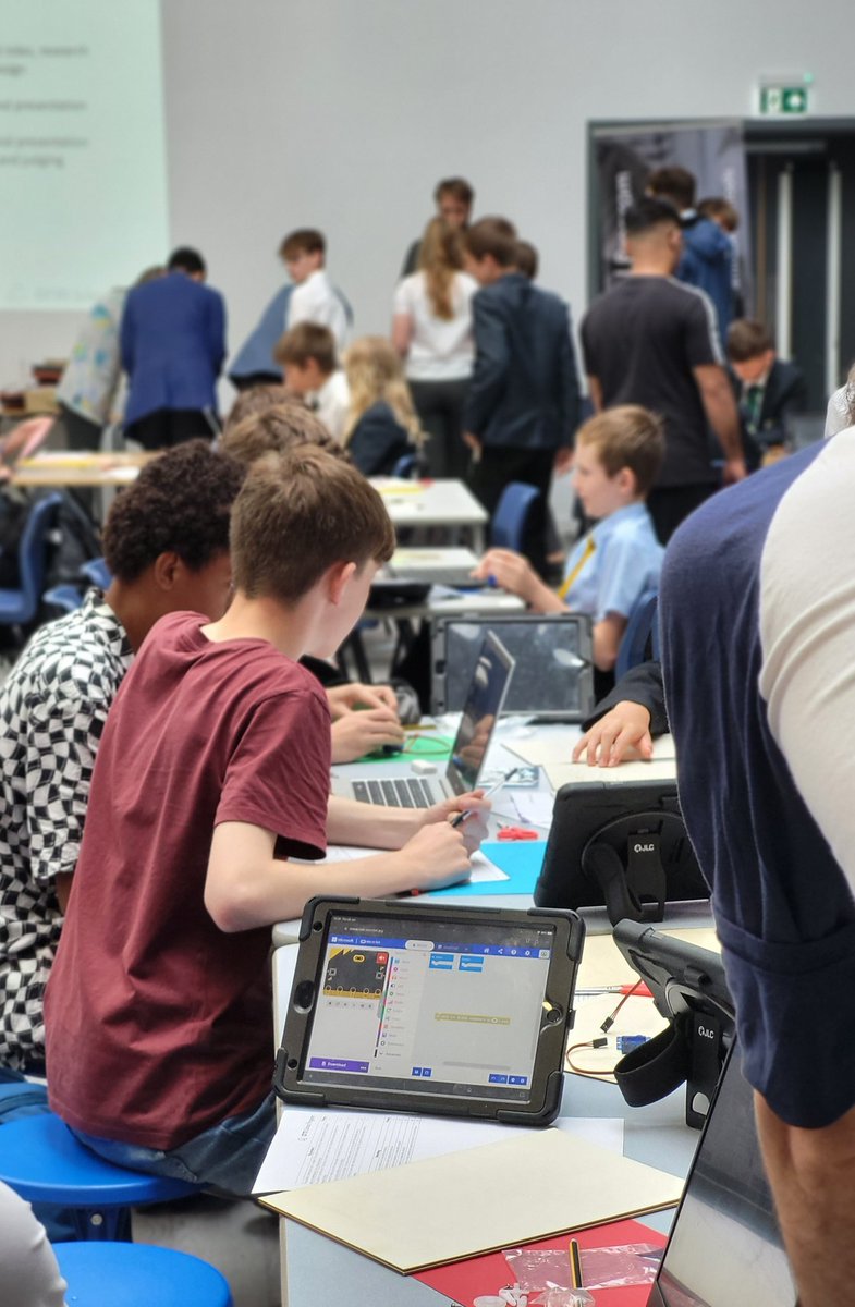 CompAtSch's tweet image. We&apos;re at today&apos;s @ArmEducation #InnovationDay! 💡 Pupils are creating algorithms for #microbits and designing floating devices to clean up an oil spill. So many creative ideas already!
#physicalcomputing #computingeducation