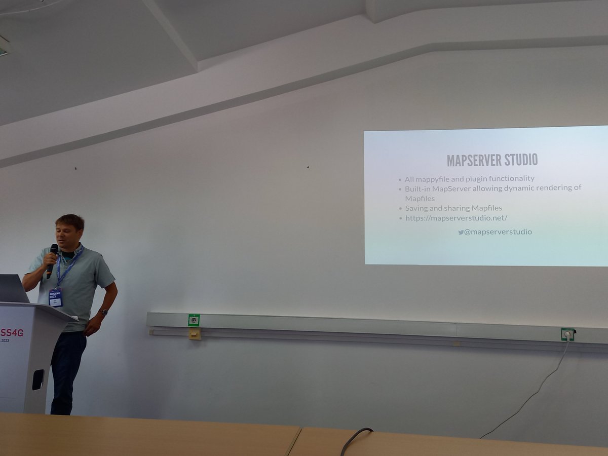 Seth Girvin giving a #mapserver features by exemples session at #foss4g2023