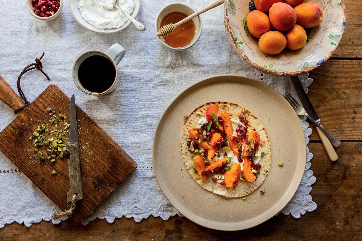 dinafoods's tweet photo. What's for breakfast?
We're having this sweet pizza using Dina Foods Paninette flatbread as a pizza base. It's a lovely combination of labneh, grilled apricots, pistachios, honey, pomegranate and mint.

How delicious is that?!

#DinaFoods #Dinalicious #Paninette #breakfastinspo https://t.co/wvl1NVNbzh
