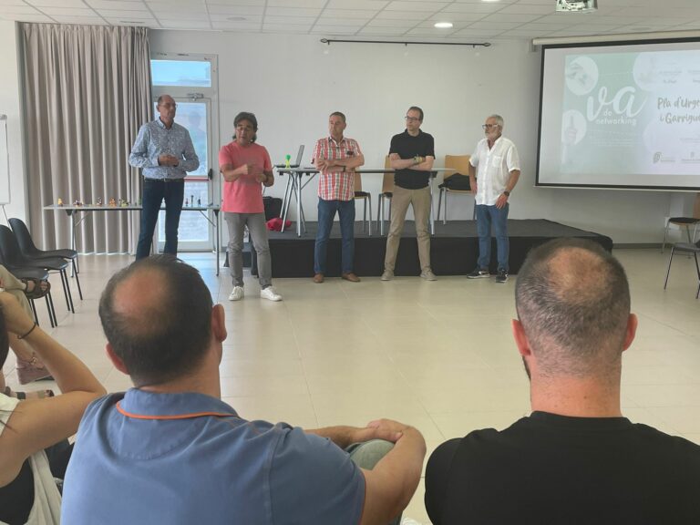 #VadeNetworking | Ahir a les #BorgesBlanques va tenir lloc una nova jornada amb l’objectiu d’establir sinergies entre nous projectes creats i empreses consolidades al territori.

✅ 20 empresaris i emprenedors del #PlaUrgell i #Garrigues

Per més info 👉🔗 promocioeconomica.cat/el-cicle-va-de…