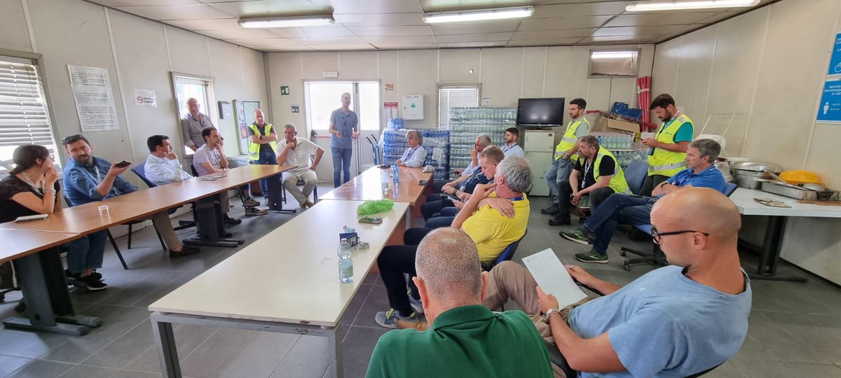 ValerianiF87's tweet photo. Questo pomeriggio si è tenuta la ormai abituale riunione degli impiegati.  Al centro dei lavori i temi legati alla sicurezza, previdenza e innovazione tecnologica.
Un momento importante di partecipazione e confronto
#impiegati #lavoro #confronto #crescita #colleghi #gruppo https://t.co/nlty6sEzw2