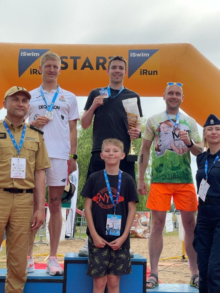 9pulkrozp's tweet image. Jest brąz🥉‼️ Zwiadowca #9pr szer. Tomasz Szałachowski zajął trzecie miejsce na III Otwartych Mistrzostwach Polski Służb Mundurowych - ISwim IRun Series Wyzwanie Rajgród❕ Pokonał 7⃣km biegiem i 3⃣,5⃣ km wpław w czasie 1:25:24❗#Zwiad wyznacza szlak💪
@MON_GOV_PL @DGeneralneRSZ