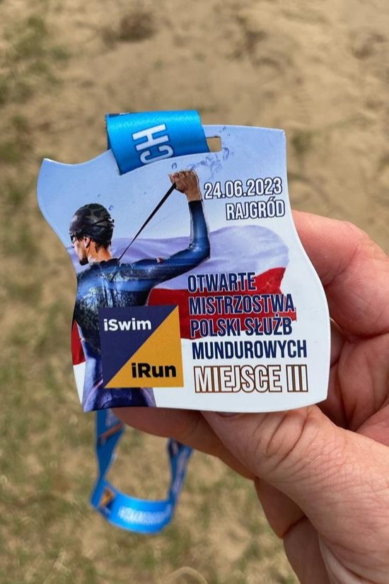 9pulkrozp's tweet image. Jest brąz🥉‼️ Zwiadowca #9pr szer. Tomasz Szałachowski zajął trzecie miejsce na III Otwartych Mistrzostwach Polski Służb Mundurowych - ISwim IRun Series Wyzwanie Rajgród❕ Pokonał 7⃣km biegiem i 3⃣,5⃣ km wpław w czasie 1:25:24❗#Zwiad wyznacza szlak💪
@MON_GOV_PL @DGeneralneRSZ