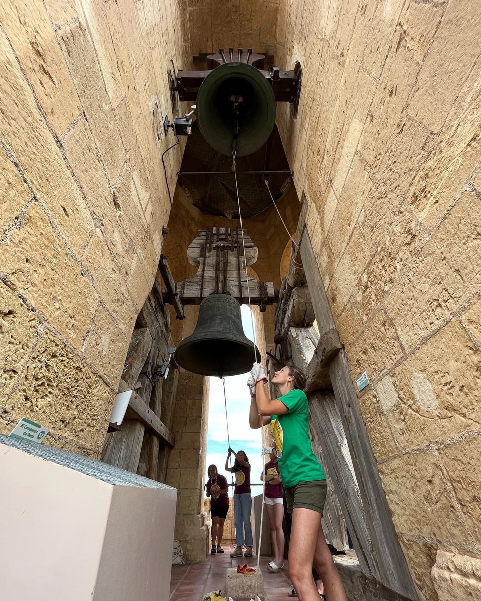 Desperta Reus!! Avui és festa major!!
Des del campanar us ho anunciem repicant el Toc de Festa. El so tradicional de les campanes Sant Bernat i Petra Clàudia.
Visca Sant Pere!!