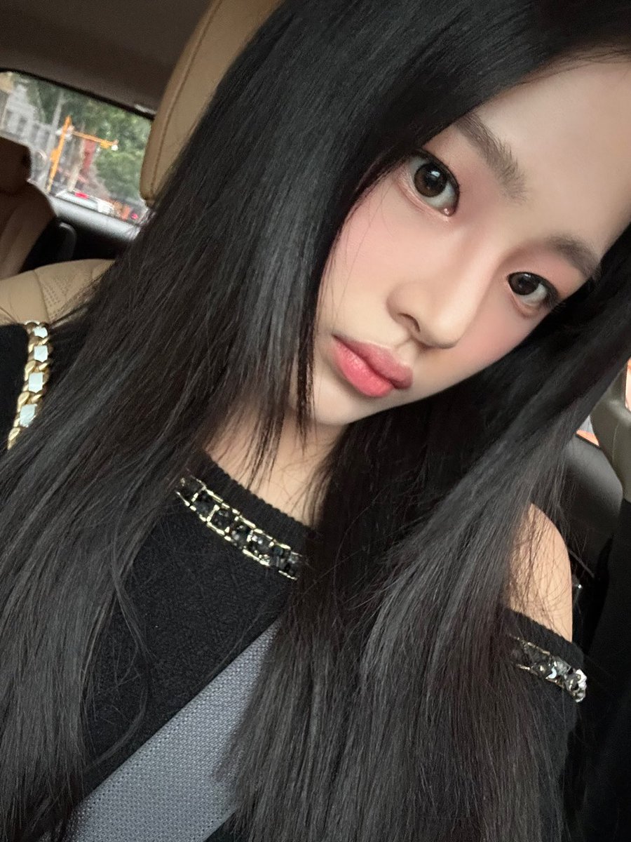 NewJeans_twt's tweet image. #뉴진스 #NewJeans #민지 #MINJI

 How are you guys 🤍🖤