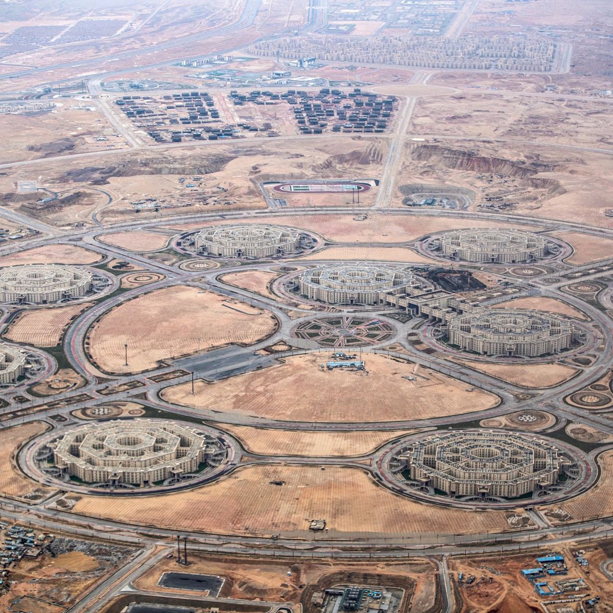SustainableTall's tweet photo. The new administrative capital of Egypt - this is a photo of a new centre for military command

https://t.co/bzpkV6OocS https://t.co/phj3GkWU8i