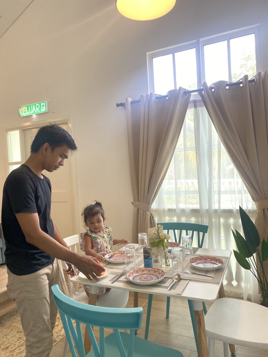 kikinsaad's tweet photo. New place for staycation dekat Mersing, Johor. Kalini mintak husband booking kan chalet baru area Teluk Buih. Nama chalet dekat sini Kampung Stay. Husband booked chalet jenis twin villa. RM325 per night included breakfast. Love the design &amp; concept! Rasa macam rumah sendiri. https://t.co/EoJVIBfAeT
