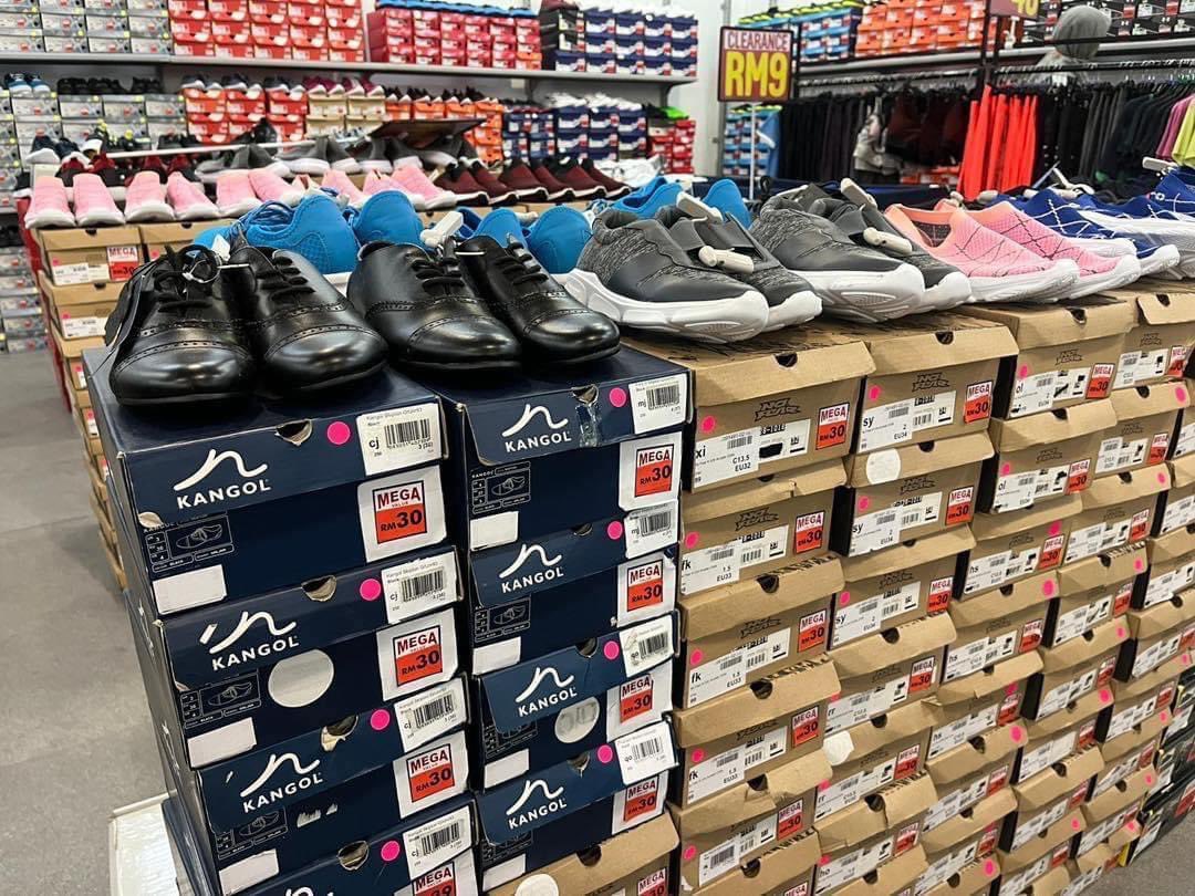 MalaysianFoods's tweet photo. Sports Planet tengah menggila buat clearkan stock RM30 sahaja!!!

Yang mana tengah mencari barang sukan, kasut sukan, badminton, kasut jogging, barangan futsal boleh la ke sini Sport Planet, The Mines . Banyak kasut berjenama hanya RM30 je wehh!

Sport Planet Shopee
🛒https://t.co/cBtJH8yUEw

🔥 𝐒𝐮𝐩𝐞𝐫 𝐁𝐢𝐠 Jualan Jenama Sukan 
📆 Tempoh Promosi: 29 Jun - 9 Julai 
📍 Lokasi: 🏢 The Mines Shopping Mall