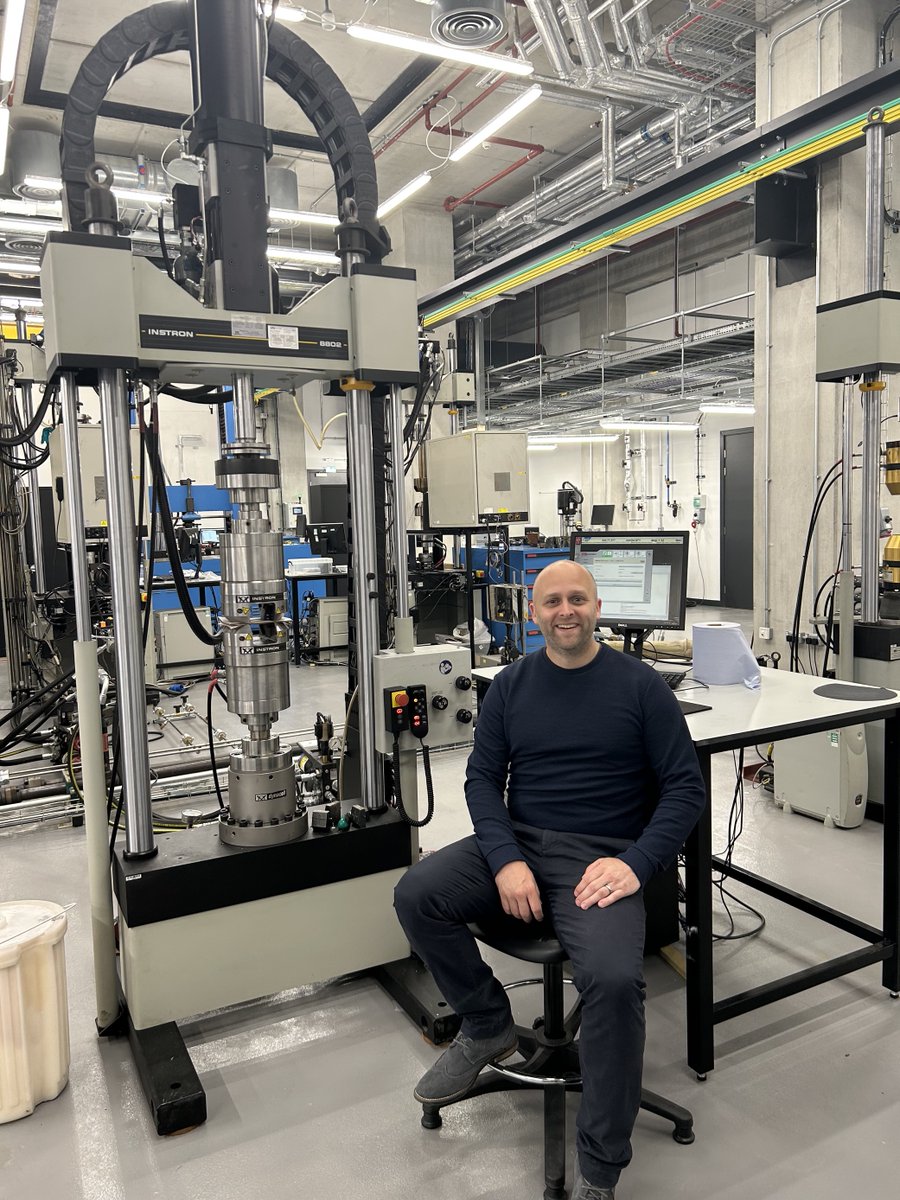 instron's tweet photo. During a recent visit to the @OfficialUoM, we were humbled by the array of Instron testing machines being mastered by the next generation of scientists to perform research for leading global engineering companies!

#instron #servohydraulic #university #manchester #manchesteruni https://t.co/j88mpbea9n