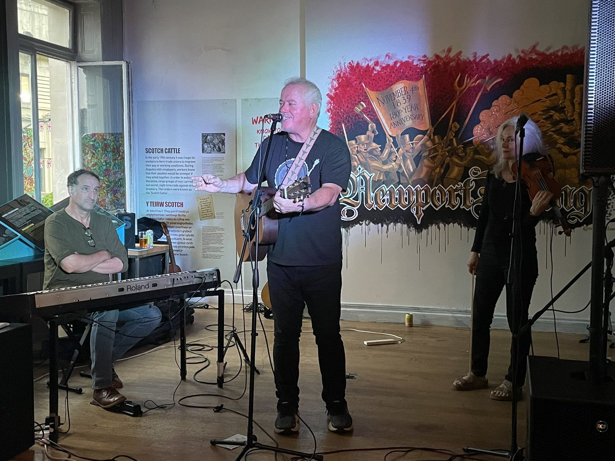 Jon Langford, Susie Honeyman & Barkley McKay playing The Westgate in Newport last night was fun!  The trio became a 6 piece when the Men Of Gwent joined them then the legend that is @clarkgwent added harmonica to make it a mini orchestra! Great support by Joe Kelly too! https://t.co/T6yf12sL8P