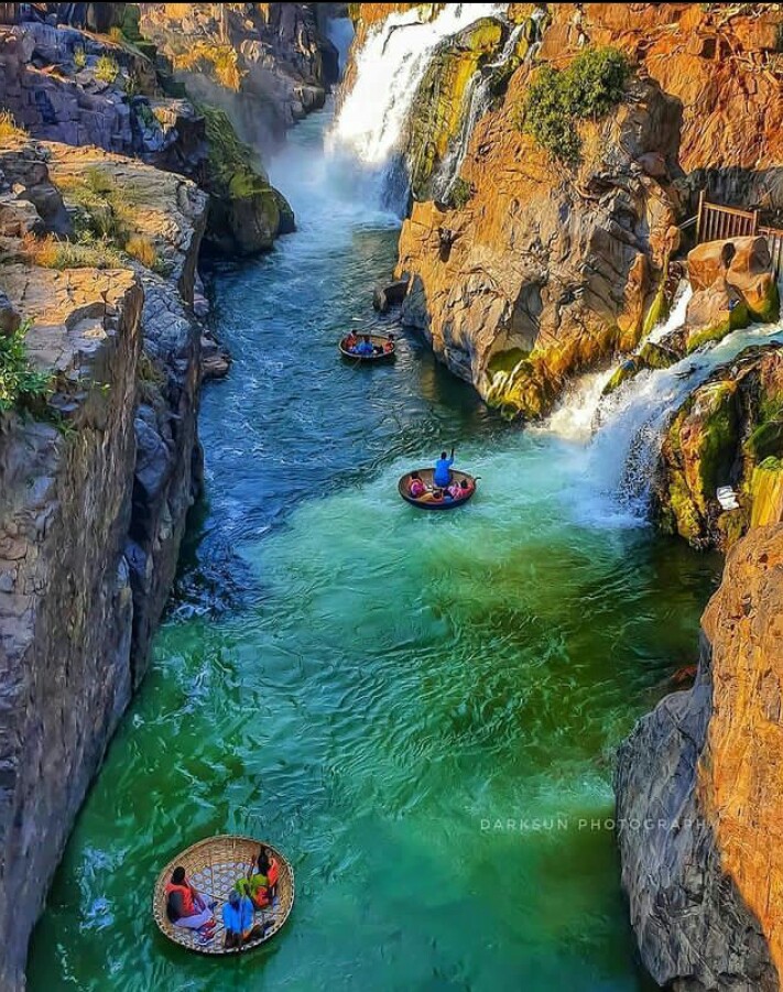 10 Amazingly Beautiful Waterfall In India that must be in Bucket list of Every Adventure Lovers

1. Hogenakkal Waterfall, Dharmapuri