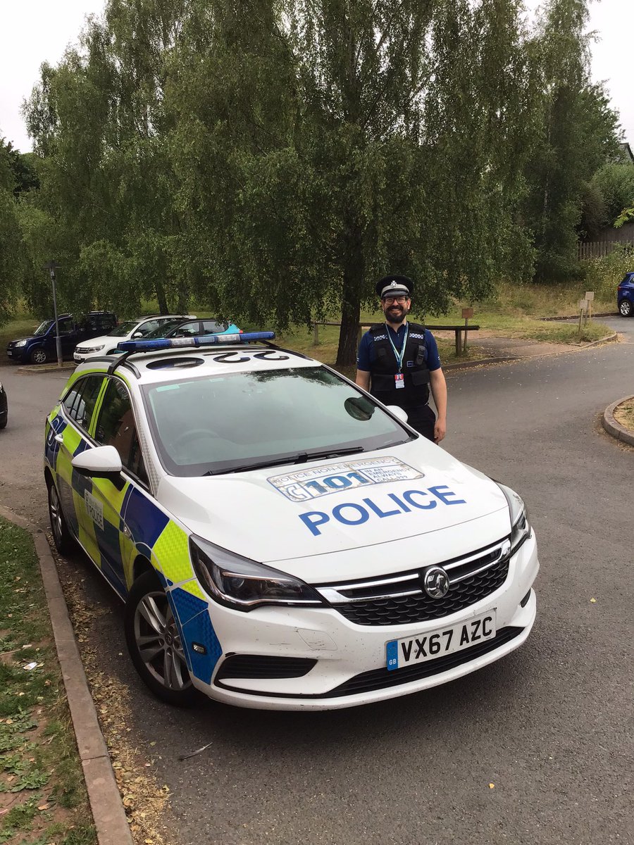 GoodrichCESch's tweet photo. A brilliant afternoon in #GSRobins when PCSO Simon Hall came to talk about his job in the community #GSPSHE https://t.co/C5CFyYMiFx