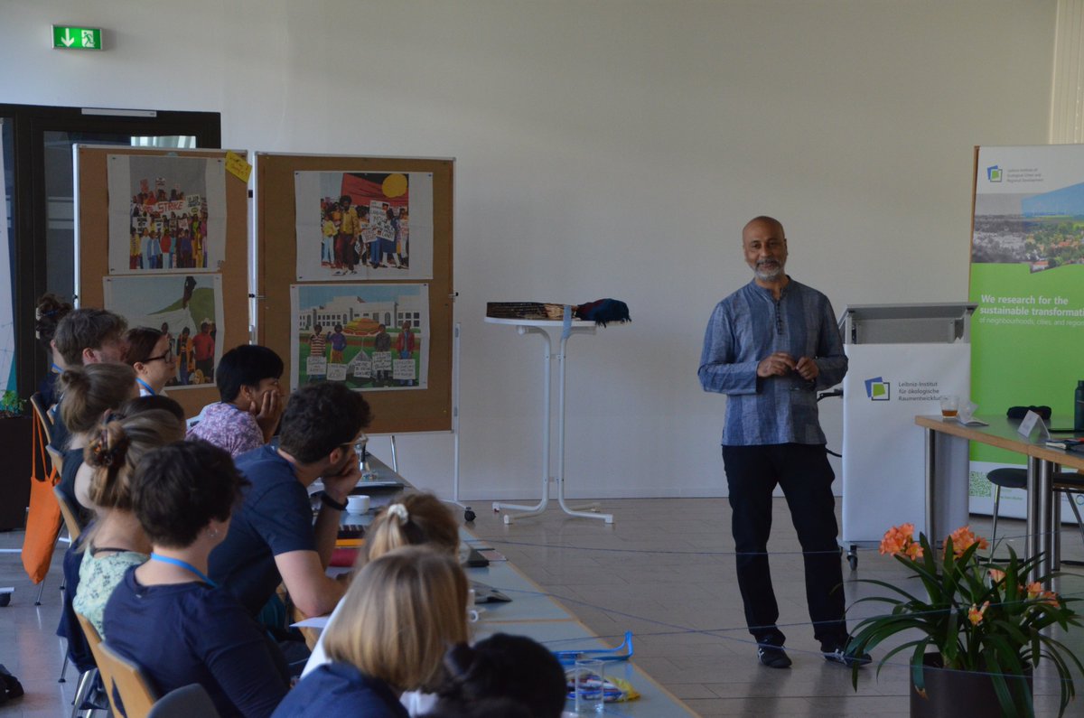 The second day of our Summer School starts with 'Locating Justice' by Saurabh Arora from @SussexUni Titel: 'Confronting colonial modernities? Struggles for justice in a 'many worlds world''. #doingjustice2023 #JustTransition #sustainabilitytransition