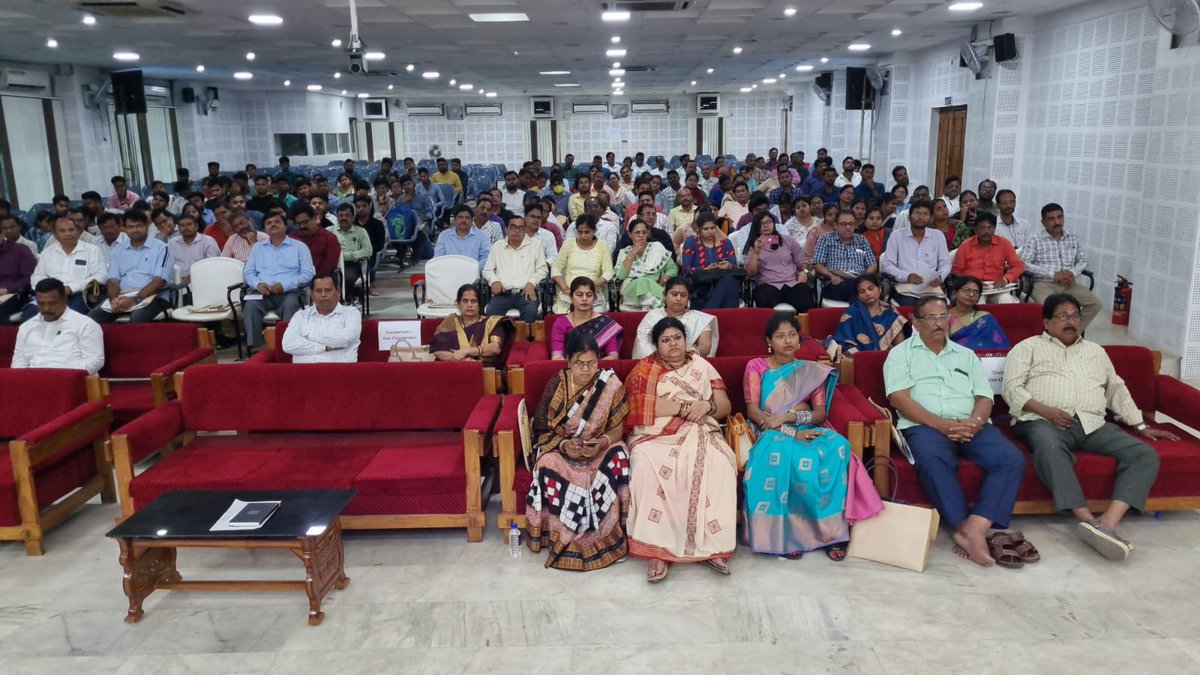 A State level workshop was organised at Bhubaneswar on 28th June for the Chairpersons, EOs and other key functionaries of the said 11 ULBs to train them on #GreyWaterManagement.
 More than 200 participants attended the workshop. 4/6