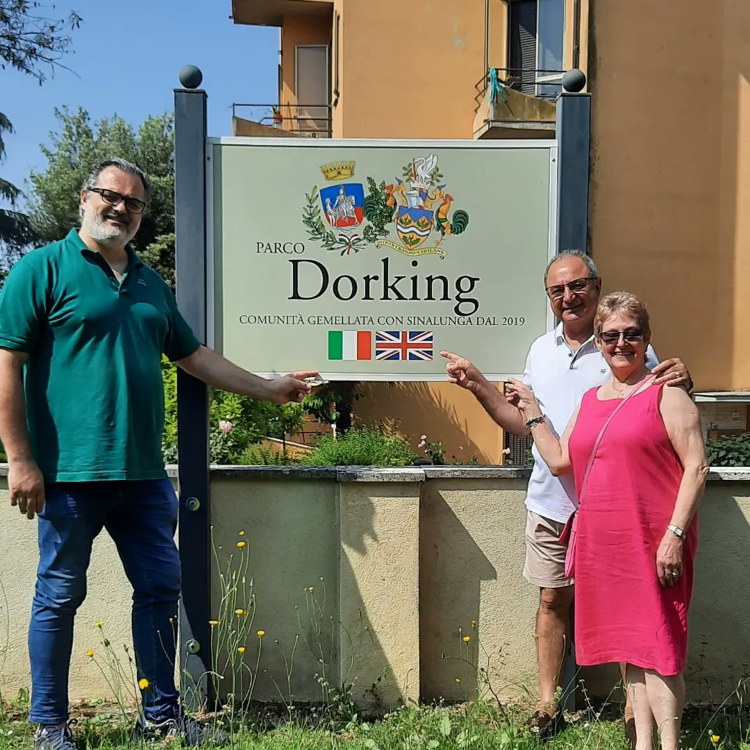 We had a great day visiting our twinned town Sinalunga yesterday. 
We were met by Azzurra from the tourist office and councillor Gianni. we also met Edo the Mayor and Andrea and his wife Beatrice the owners of Bar l'angolo Coffee Shop.(the ice cream made by Andrea, was amazing).