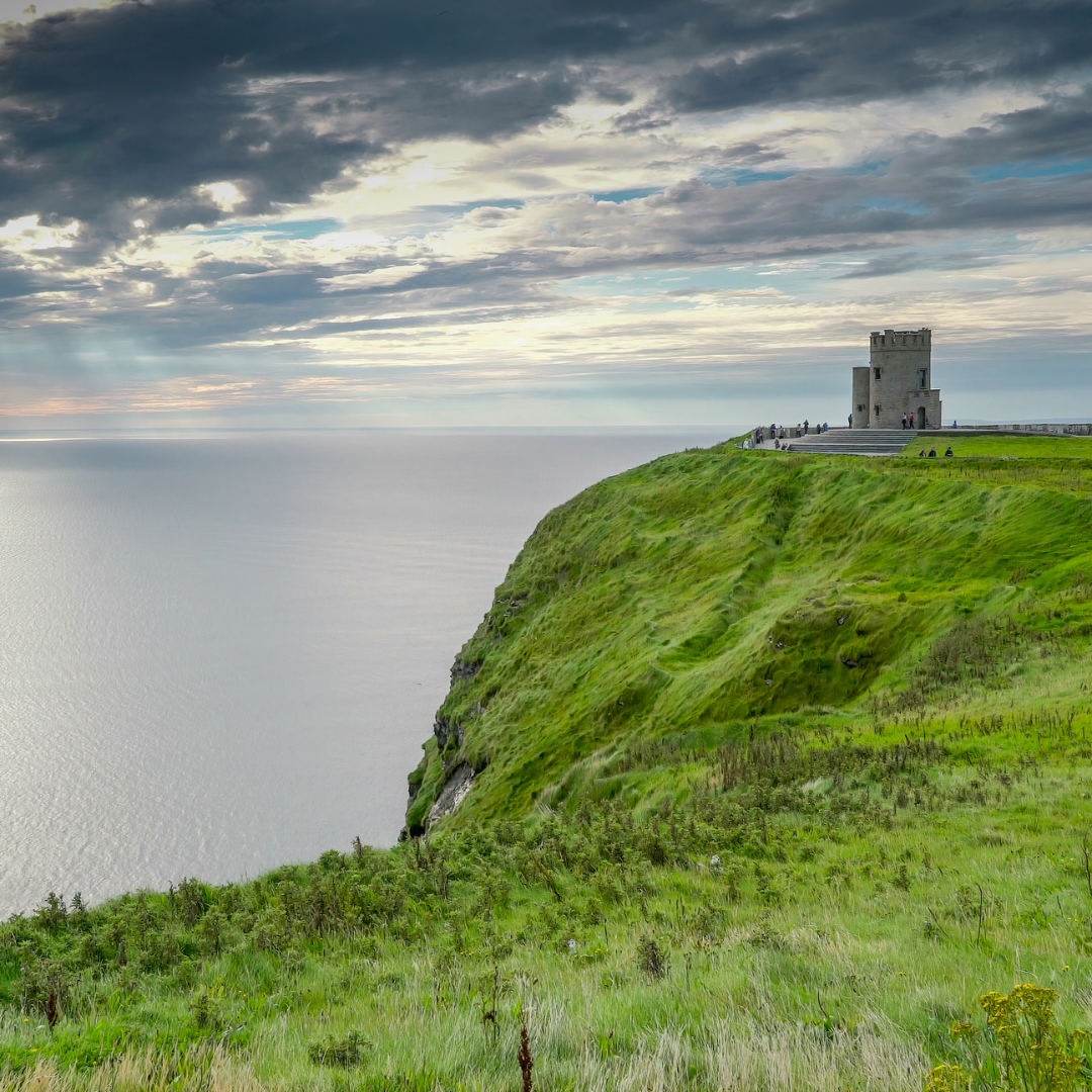 WildRoverTours's tweet image. Soaring heights and breathtaking views await at O'Brien's Tower, the crown jewel of the Cliffs of Moher 🌊✨⁠
⁠
📍O'Brien's Tower, Cliffs of Moher⁠
⁠
Courtesy of NordicMoonlight 

#wildroverdaytours #obrienstower #cliffsofmoher #ireland