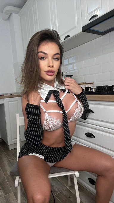 I wanna suck yours as well.. maybe both at the same time? 🍆🥵 https://t.co/eNHt3cMAxH