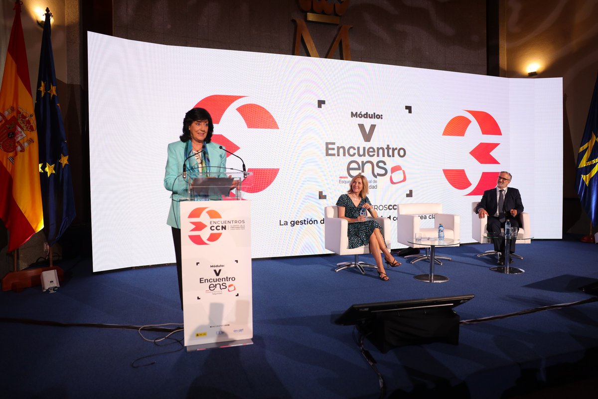 #EncuentrosCCN La secretaria de Estado directora del CNI, Esperanza Casteleiro, ha señalado en la inauguración institucional "hemos de implementar todas las medidas de protección que estén a nuestro alcance para ofrecer una defensa común frente a las crecientes ciberamenazas"