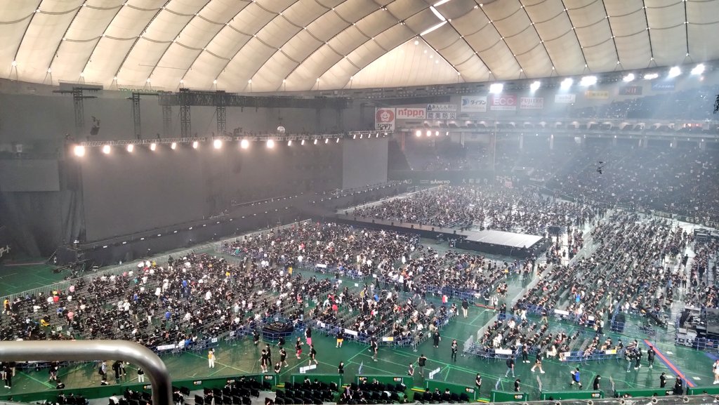 kbbb29's tweet photo. ほんしか！
#BiSH東京ドーム https://t.co/KBhrDZ2vAT