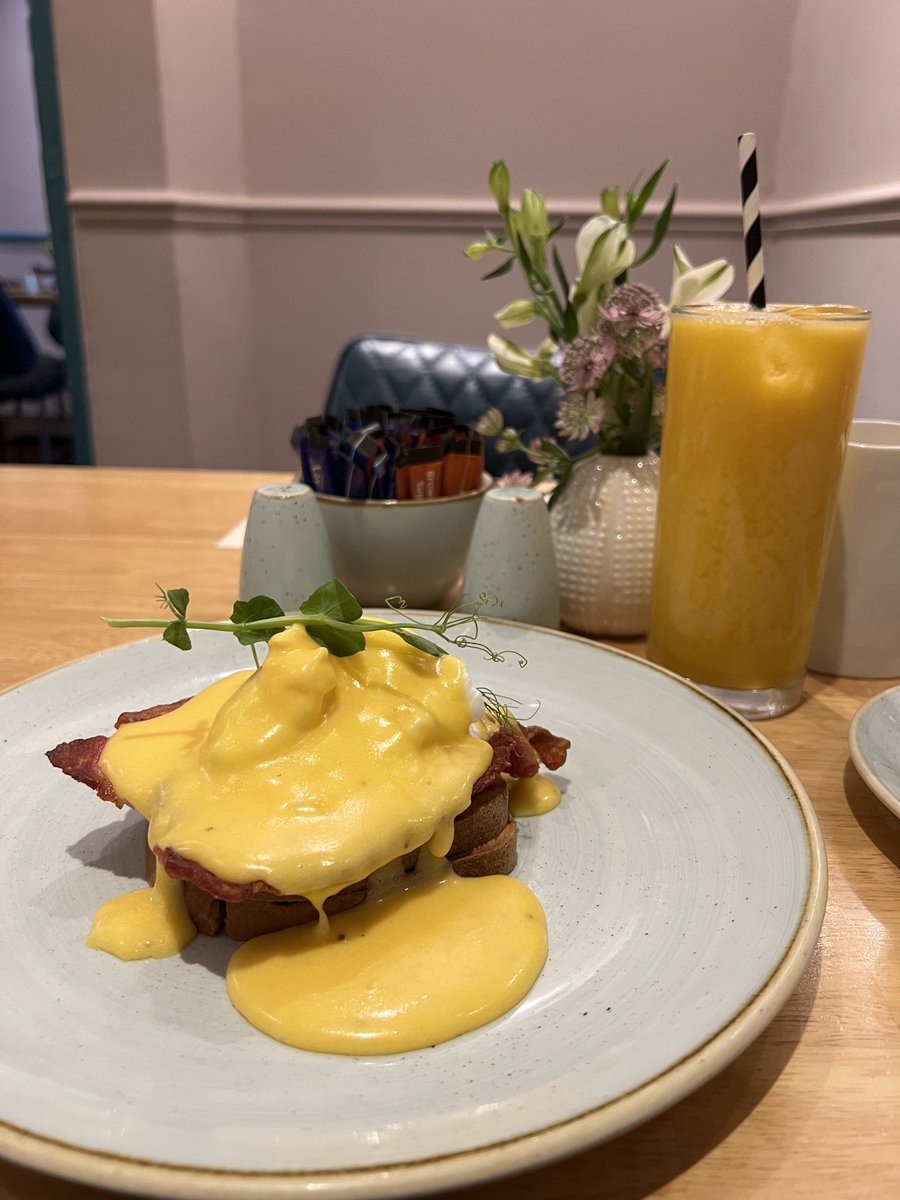 Eggs Benny on gf toast at the superb ⁦<a href="/oldbankhousekin/">The Old Bank Townhouse</a>⁩ #ontheroad #kinsale