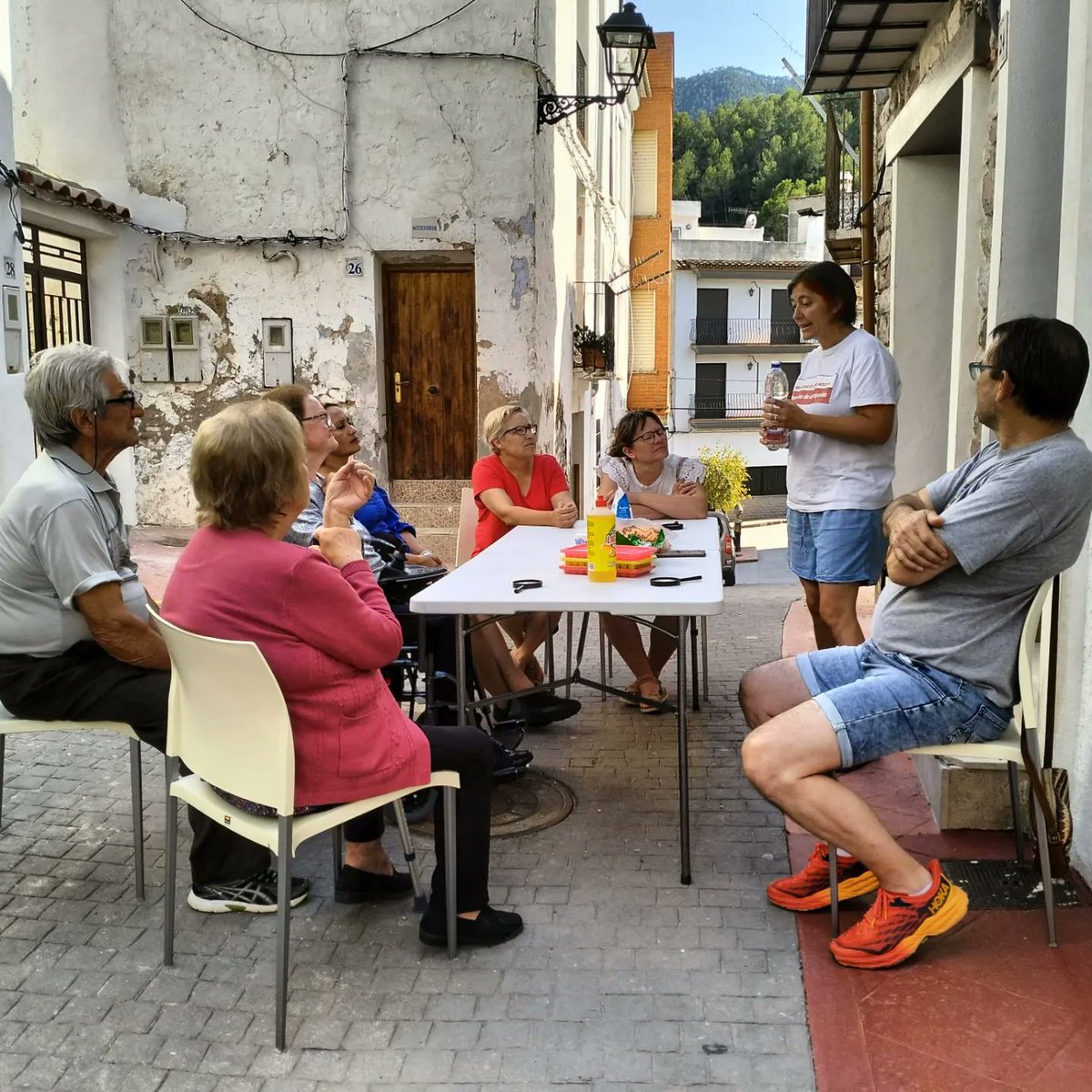 rdecategoria's tweet photo. 🧼 Aquest mes de juny hem començat amb els nous tallers de neteja sense residus, on aprenem diferents formes de netejar més respectuoses amb nosaltres i amb el medi ambient. 
Fins al moment hem passat per #Ribesalbes #Tales #Acudiadeveo i #Espadilla, però en vindran molts més! https://t.co/rpH2ZcsUyc