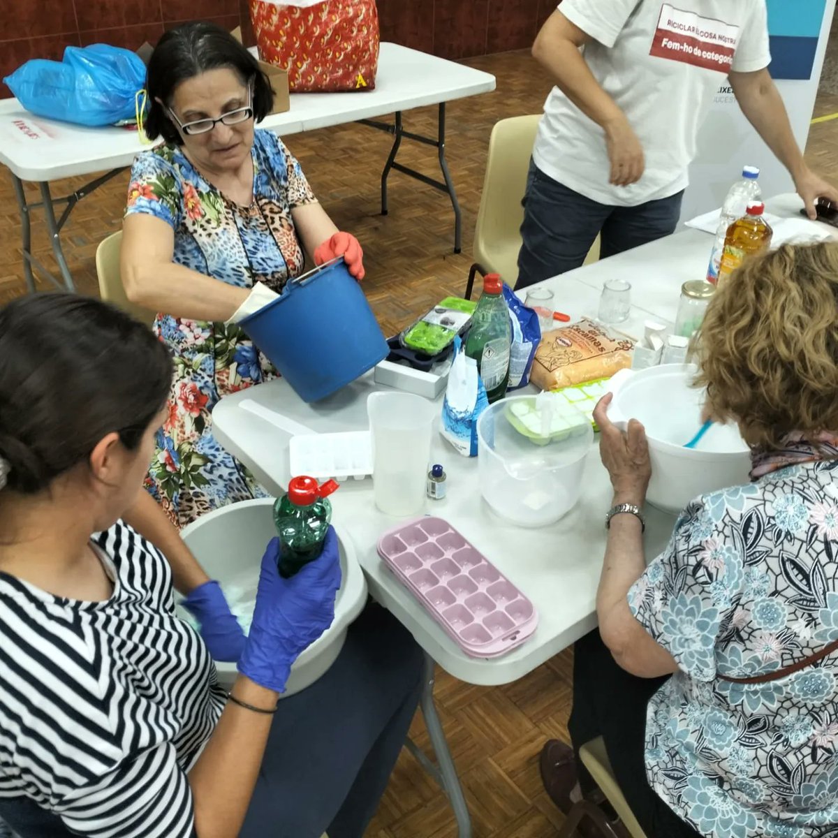 rdecategoria's tweet photo. 🧼 Aquest mes de juny hem començat amb els nous tallers de neteja sense residus, on aprenem diferents formes de netejar més respectuoses amb nosaltres i amb el medi ambient. 
Fins al moment hem passat per #Ribesalbes #Tales #Acudiadeveo i #Espadilla, però en vindran molts més! https://t.co/rpH2ZcsUyc